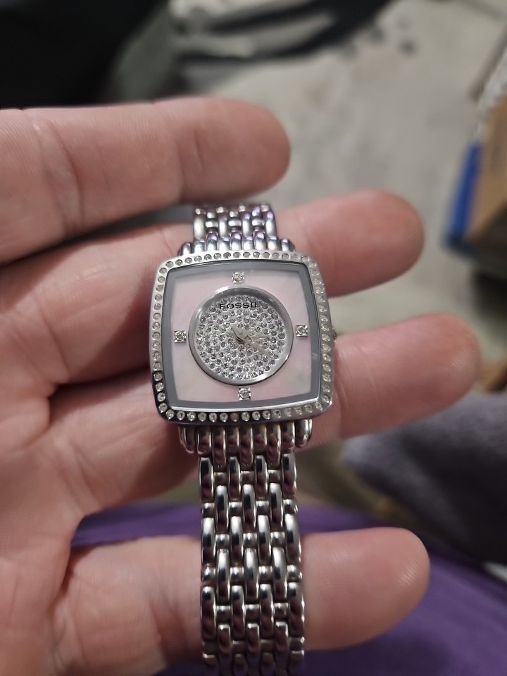 Fossil F2 Ladies Wristwatch Gem Set Bezel Silver Tone NEEDS BATTERY