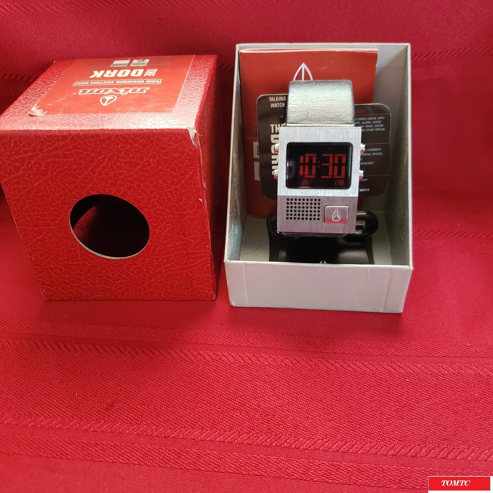 Nixon “The Dork” (Black) China Movement w/ Original Box & Stand & Manual [4C]