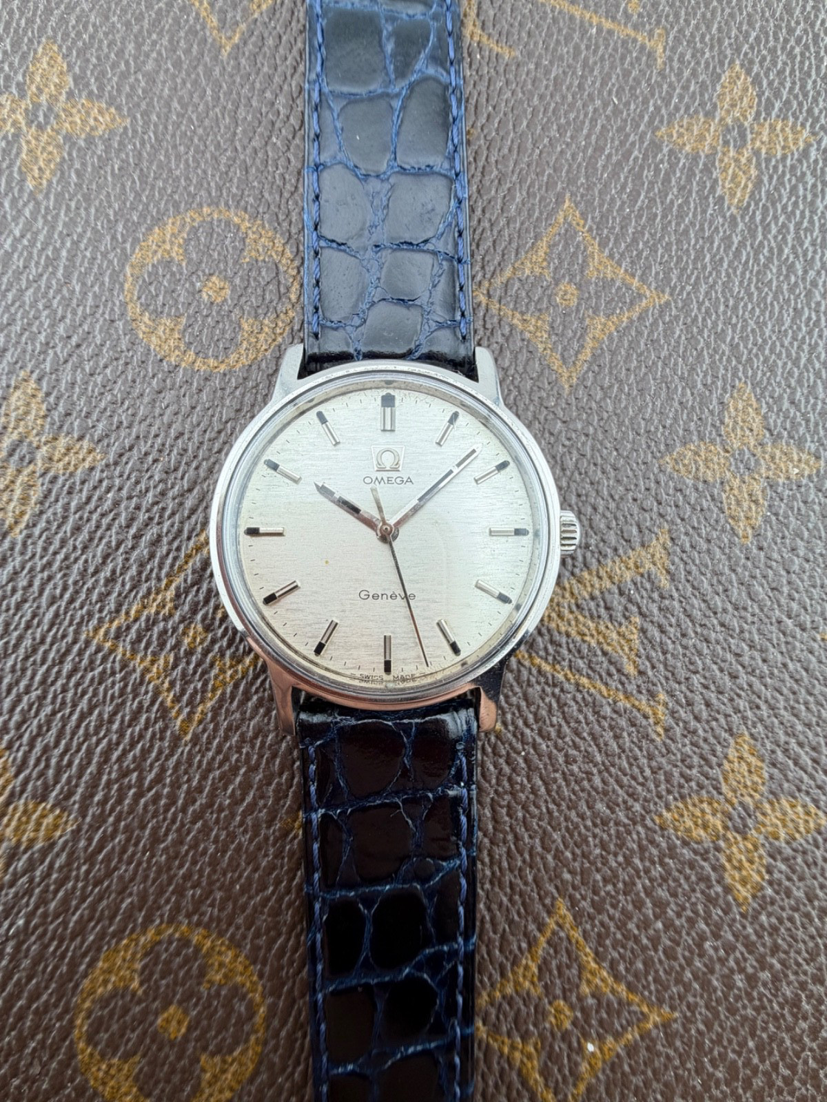 Omega Geneva Caliber 601 Stainless Steel Case Rare Dial Tapestry Swiss Made