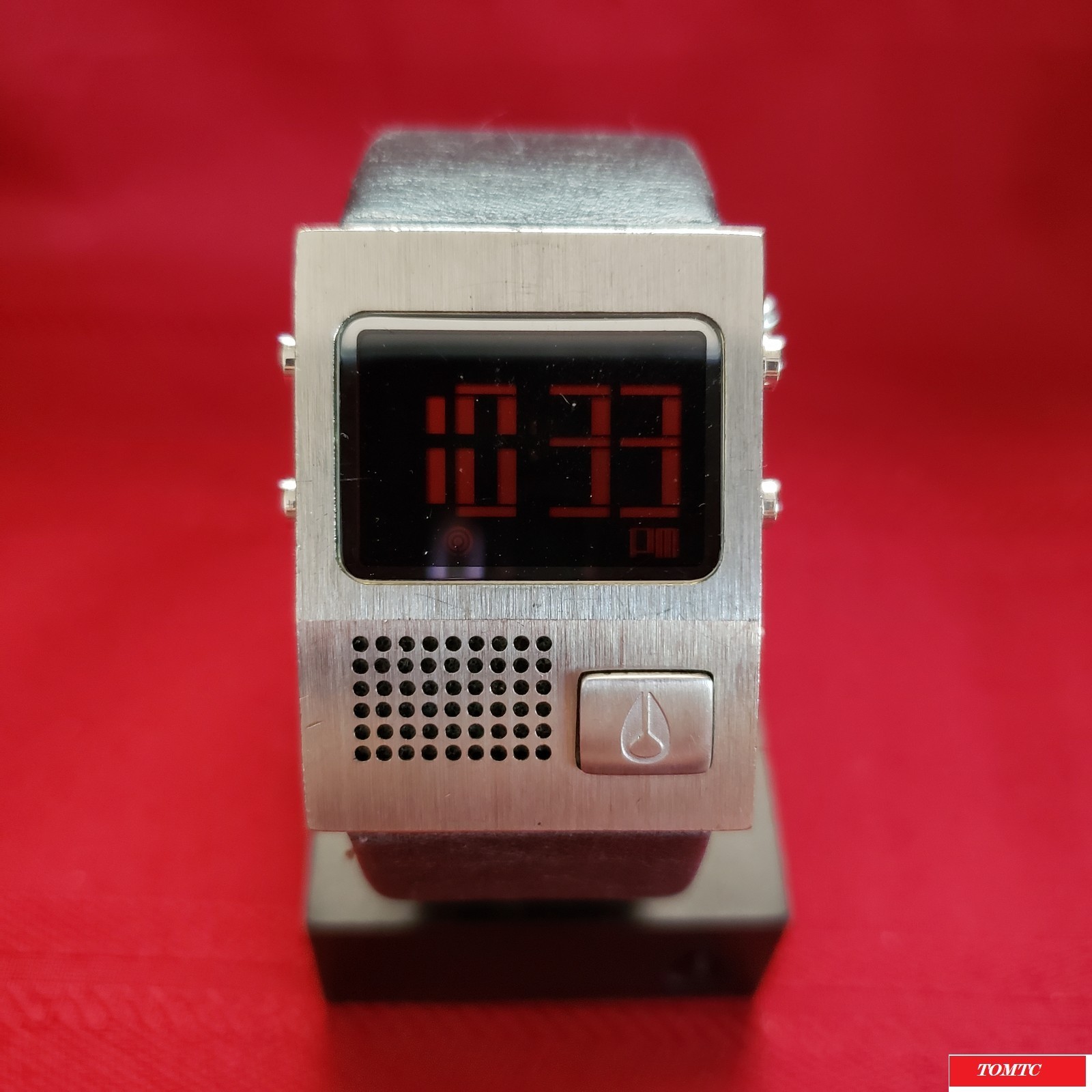 Nixon “The Dork” (Black) China Movement w/ Original Box & Stand & Manual [4C]