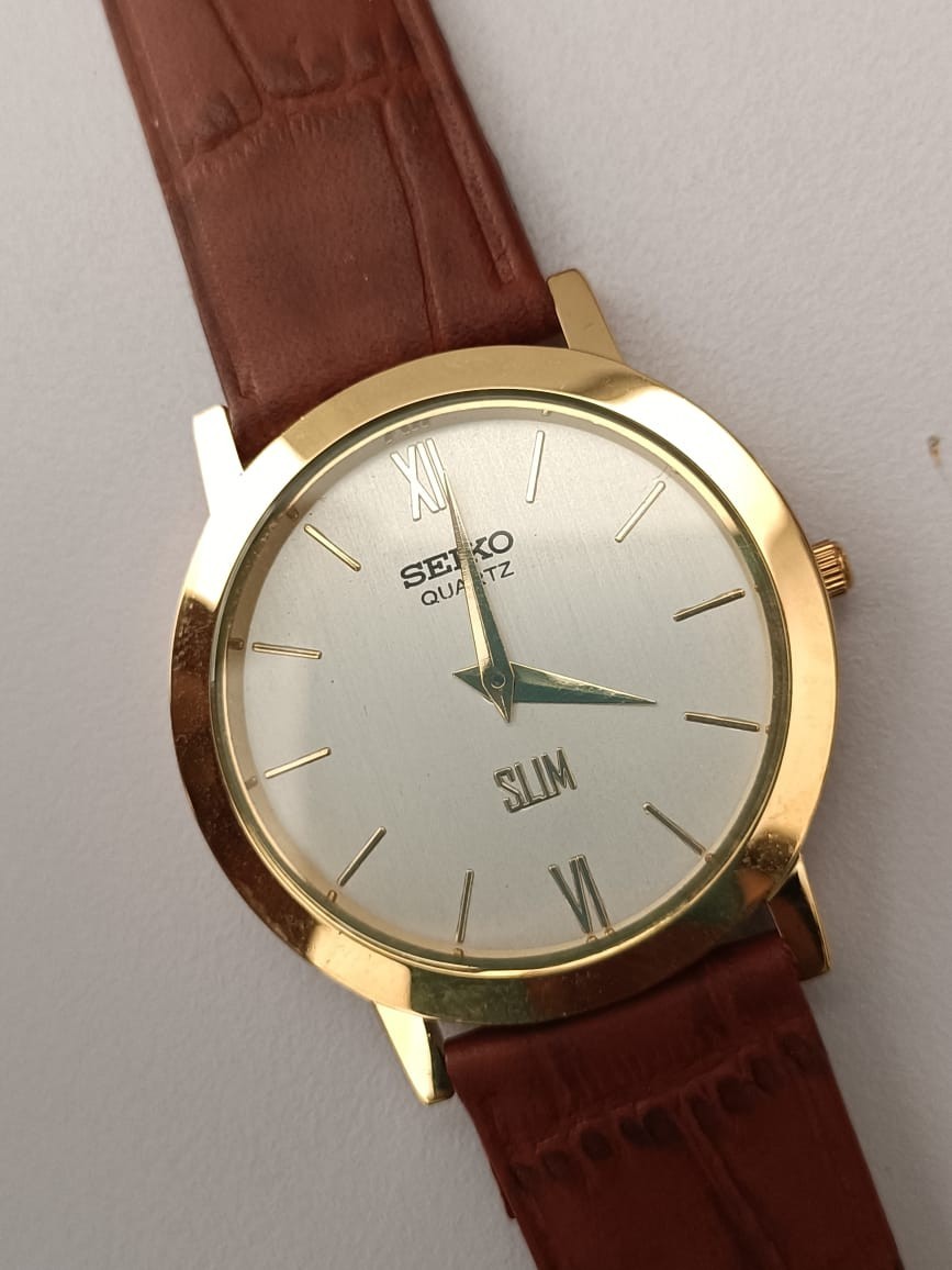 Vintage Seiko Quartz Japan Made White Dial Men’s Wrist Watch Looking Good