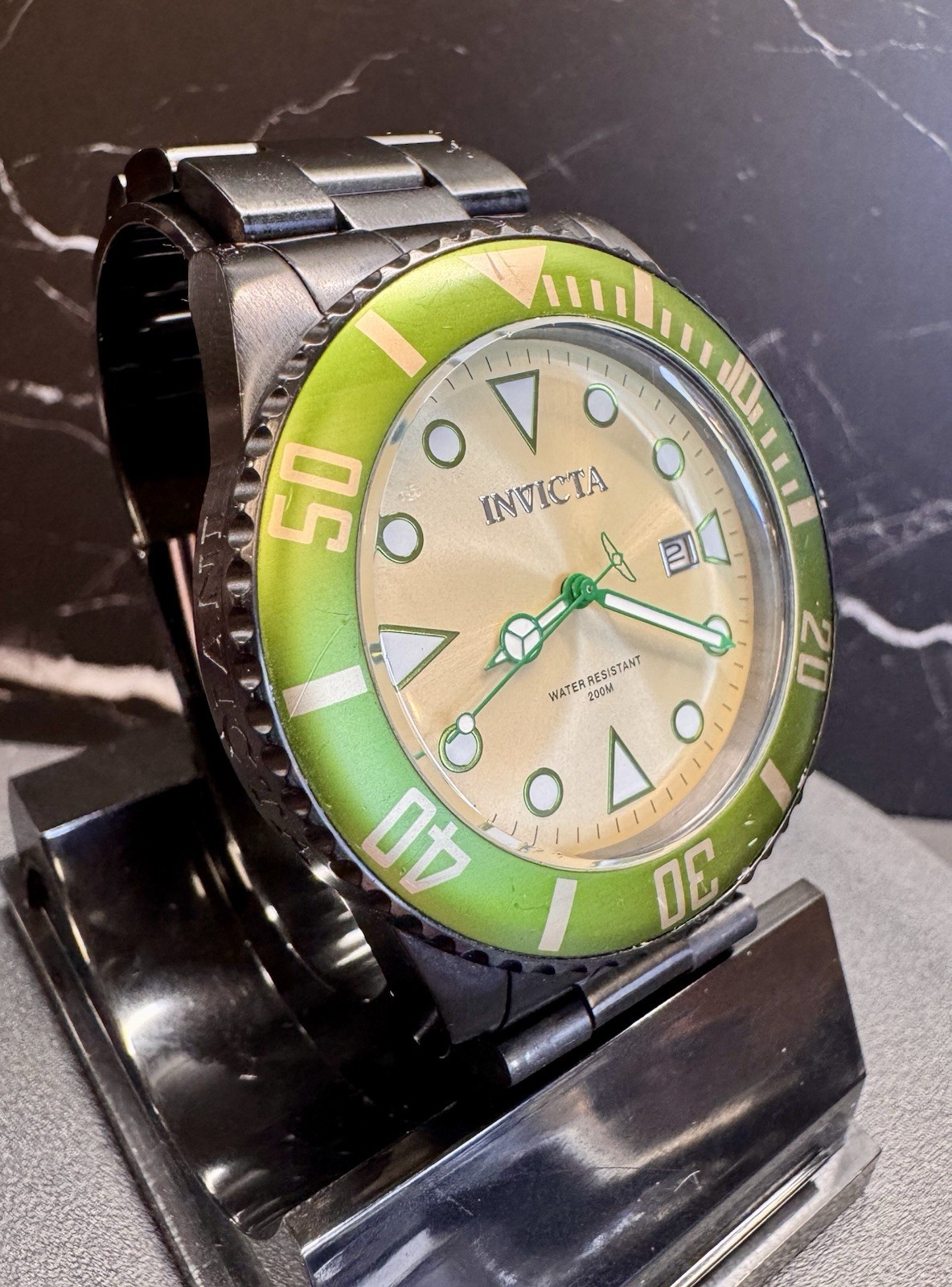 Invicta Pro Diver 90298 44mm Men’s Quartz Watch Green Bezel Champagne Dial 200M