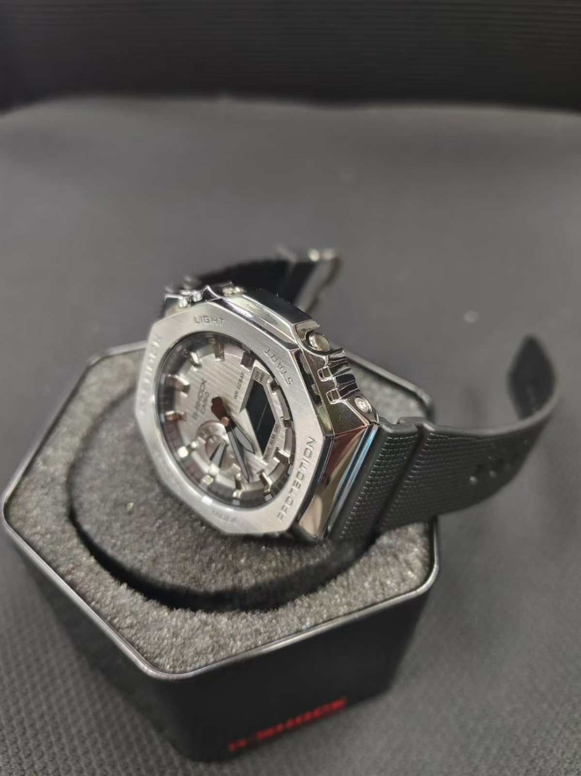 Men’s Watch Casio G-Shock GM2100-1A Carbon Square Silver Metal Classic Black