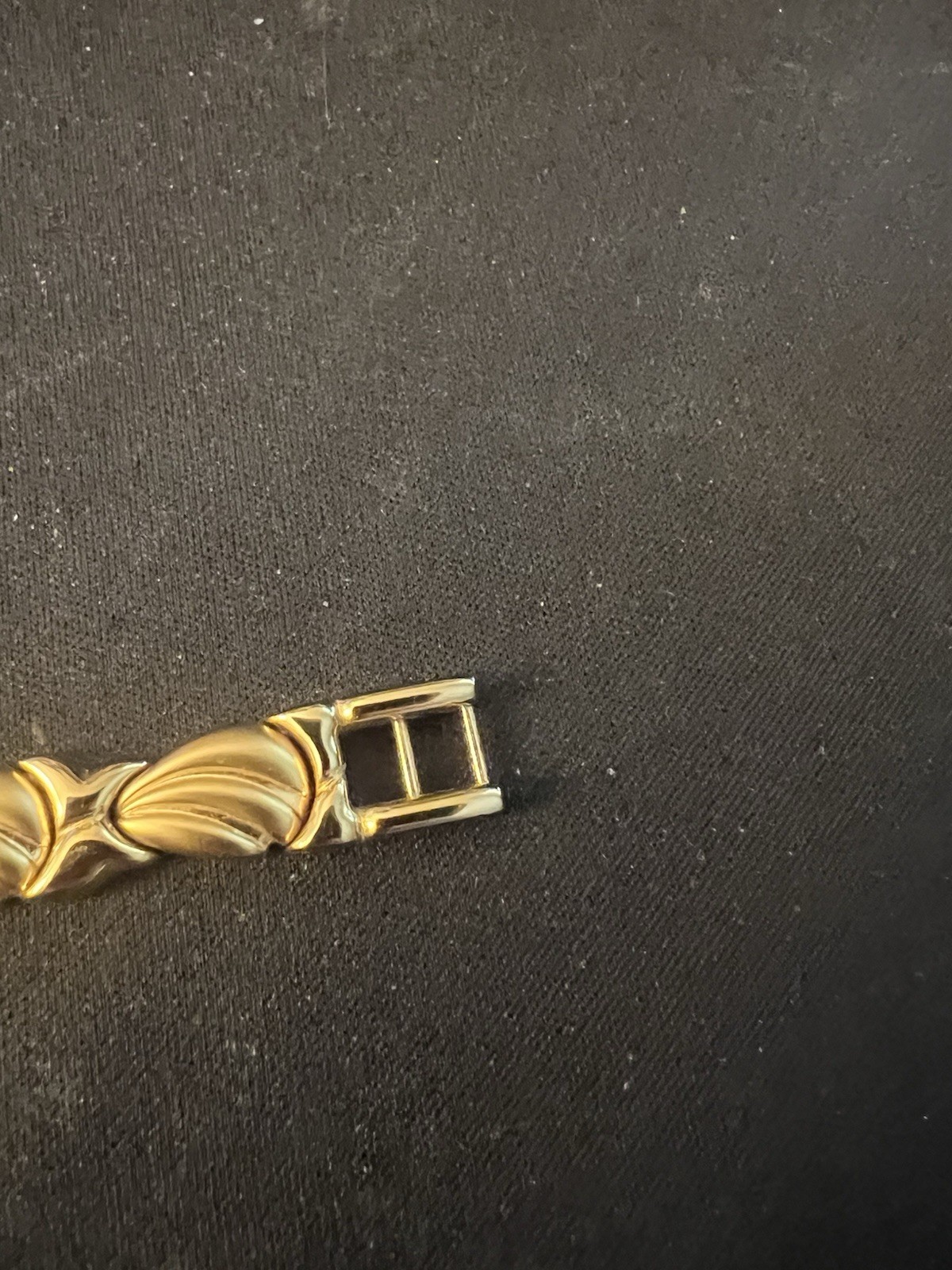 BULOVA LADIES OVAL FORMAL WRIST WATCH w/UNIQUE GOLD BAND! NEEDS BATTERY!