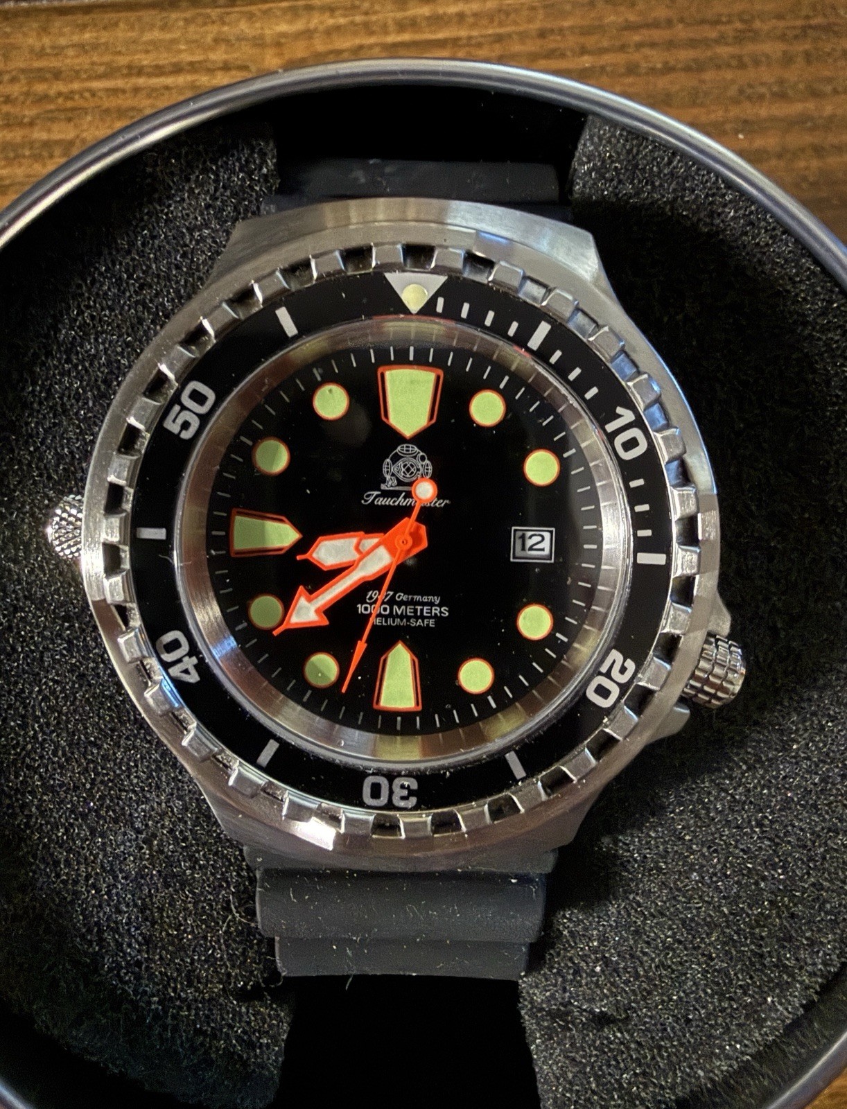 Tauchmeister 1937 T0300 1000M Diver Watch Helium Safe w/ Box Germany