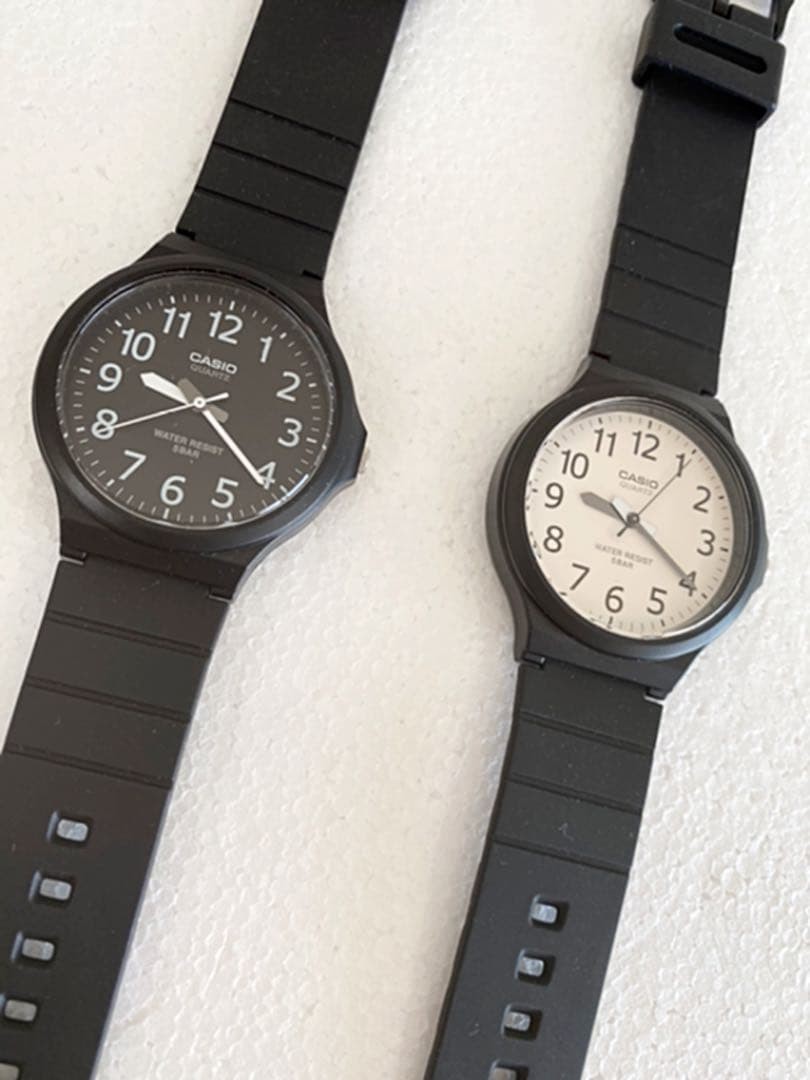 CASIO watches / White dial, Black dial (2 pieces)