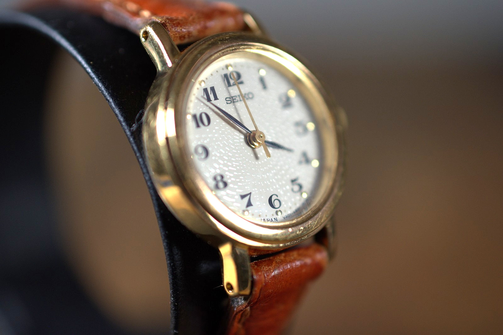 RARE SEIKO Womens White Tapisserie Dial – Brown Leather Band