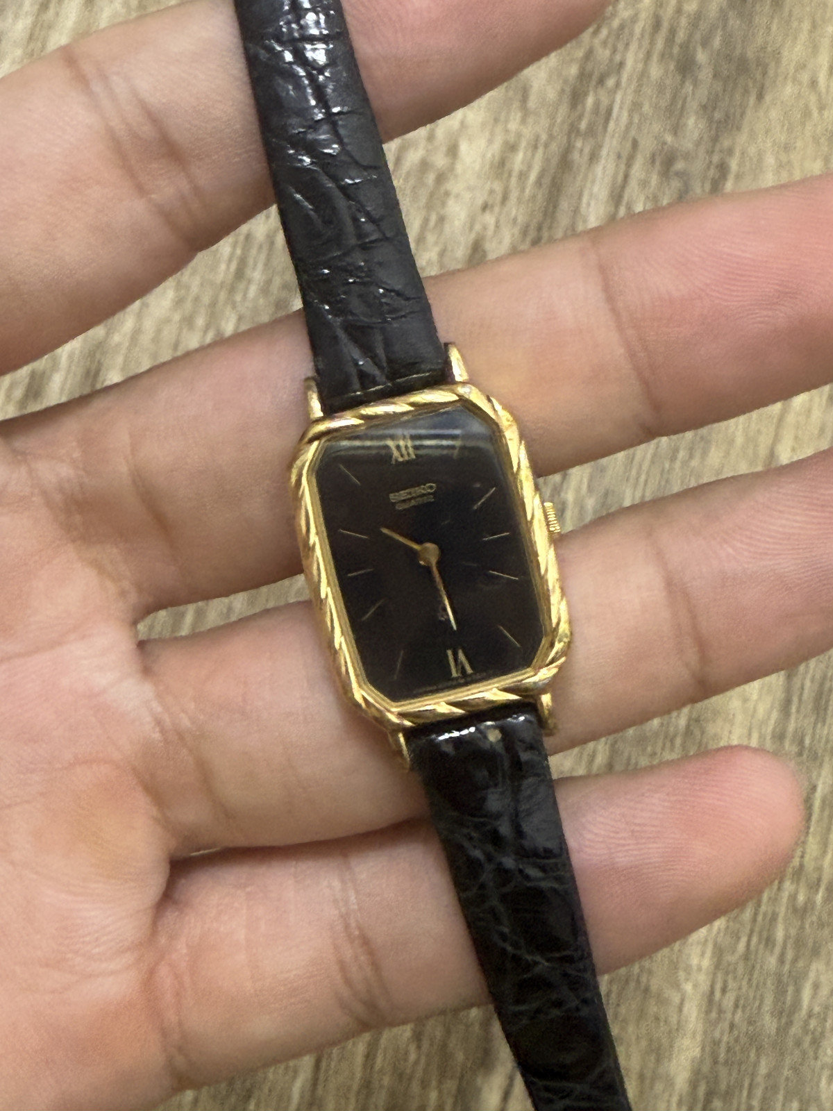 Vintage Seiko 1420-5290 Gold Tone Quartz Black Dial Women’s Watch Japan Runs