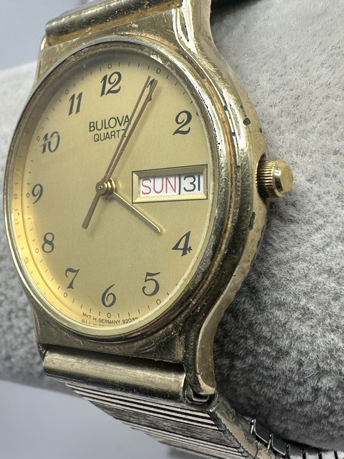 Bulova 92D32 P7 1987 New Battery 31MM 7″ Stretch Band F27