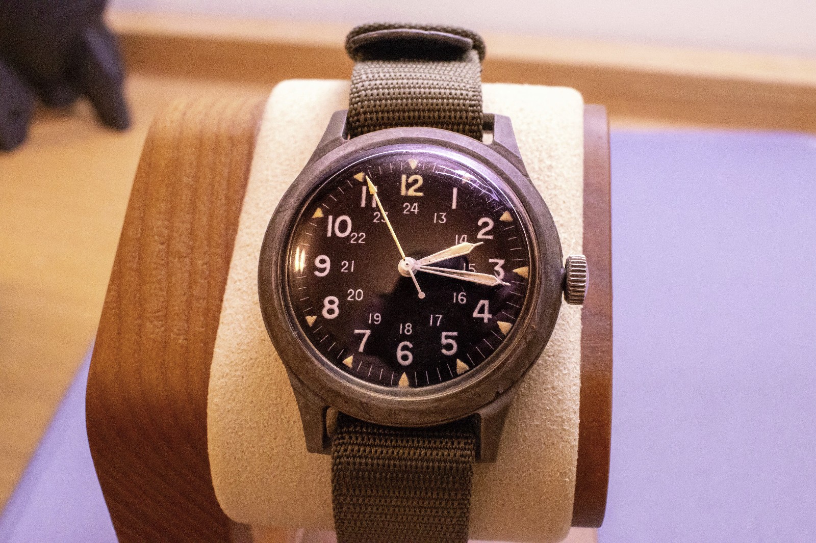 1969 Benrus MIL-W-46374 Vietnam Era US Military Watch Plastic Case Working