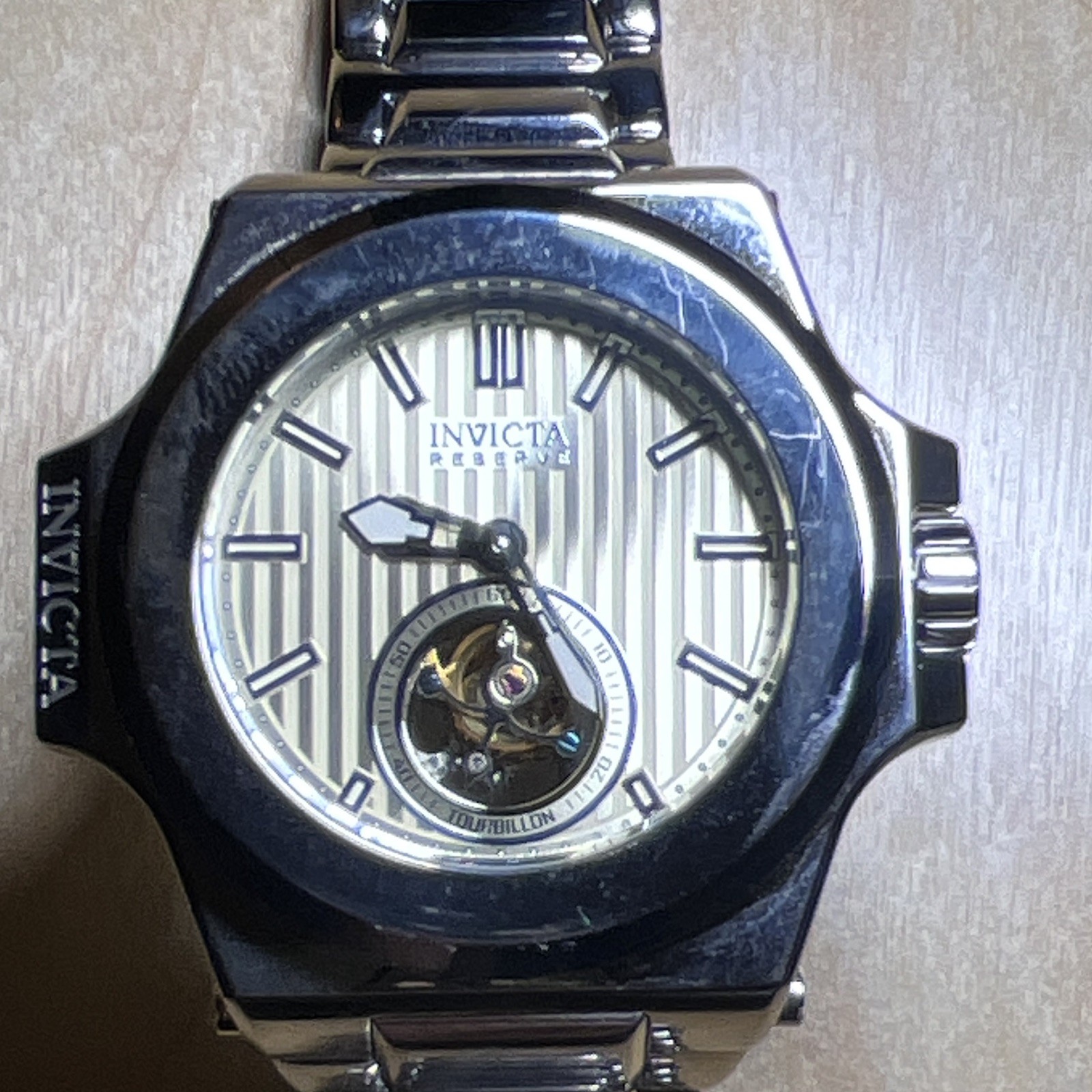 Invicta Akula Mechanical Tourbillon 52 mm – Rare Champagne Dial – Full Bracelet