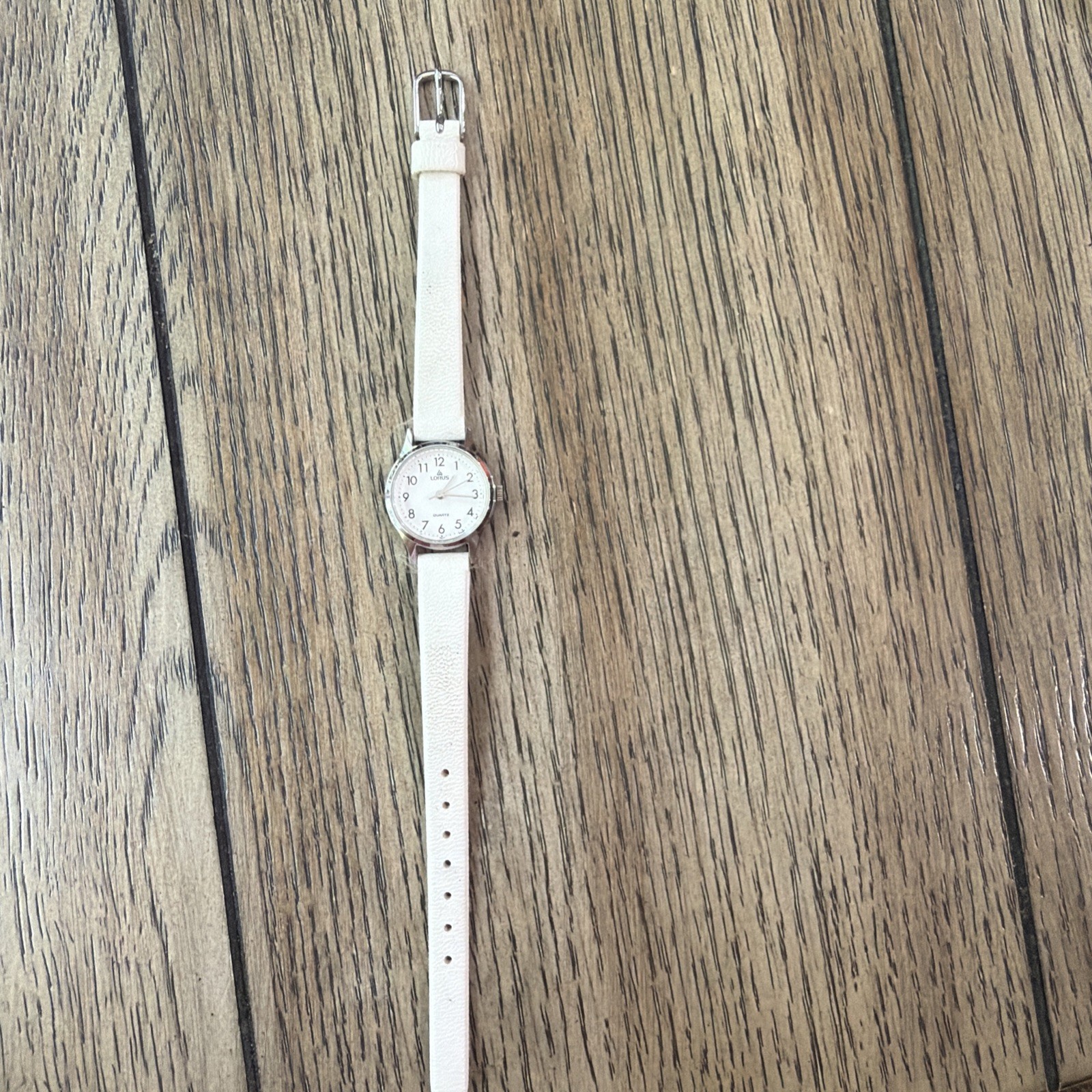 Women’s Vintage LORUS Classic 21mm Silver Tone Watch Leather Band V232-0070
