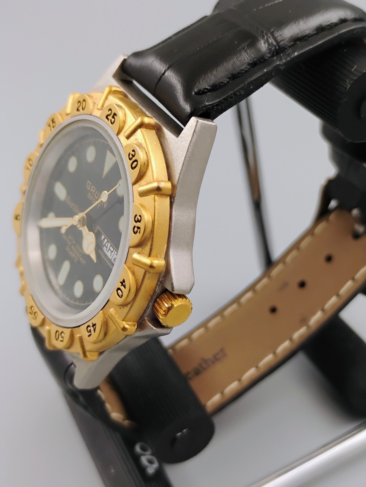 Vintage Gruen Sport Bud Dry Watch 310-2105 Gold Tone Pristine Condition 1990s