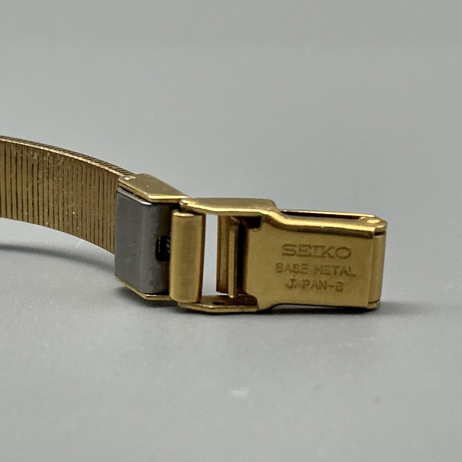 Vintage Seiko Womens Watch 13mm Gold Tone Rectangle 2E20-5139 New Battery 5″