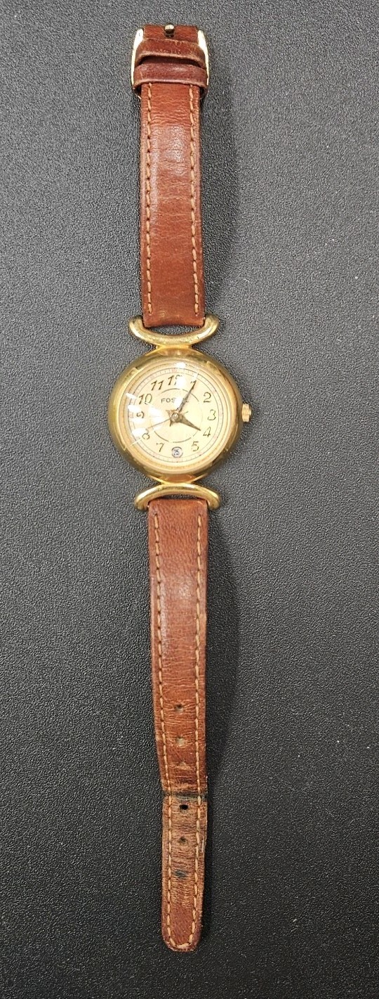 Fossil PC-9545 Womens 30mm Watch Prism Glass Water Resistant Day Date Needs Batt