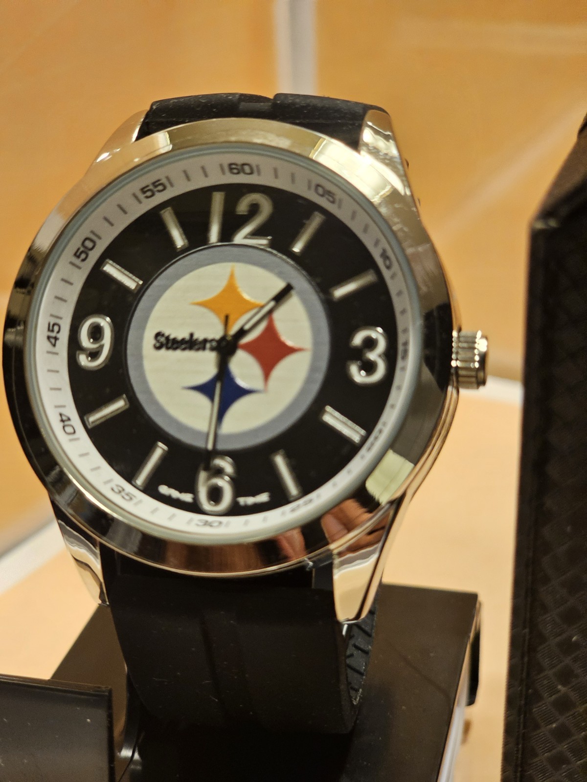 Steelers Analog Quartz Wristwatch Logo Dial Black Rubber Strap Silver Case Box