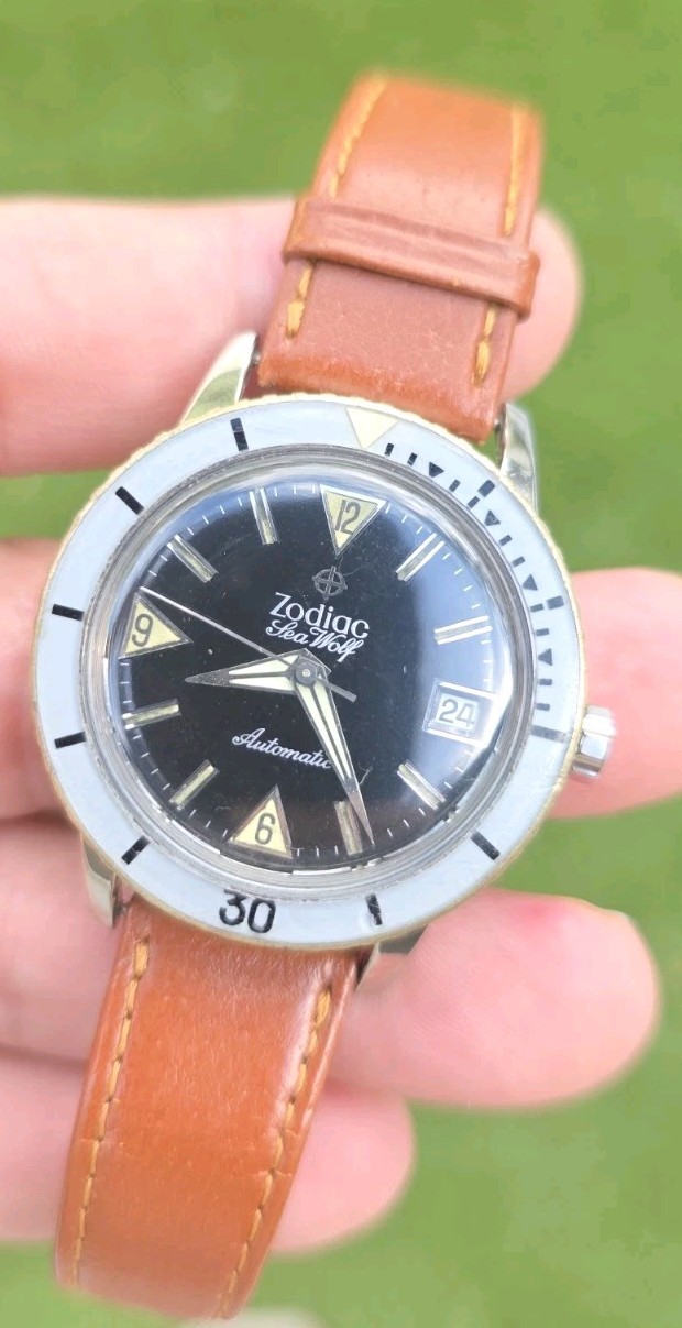 Vintage 1960’s ZODIAC Seawolf Bakelite Bezel Black Dial Automatic Men’s Watch