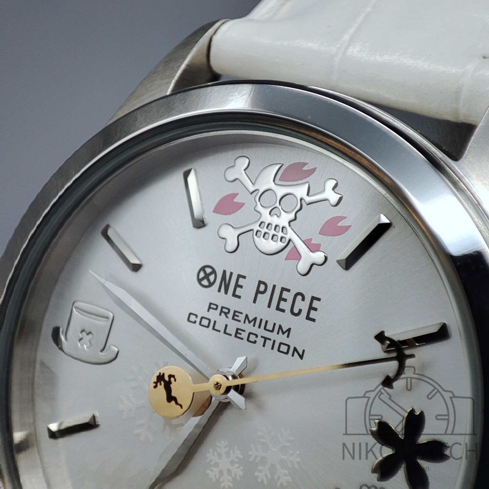 One Piece Chopper Watch Sakura no Kioku Premium Collection Japan LTD [Excellent]
