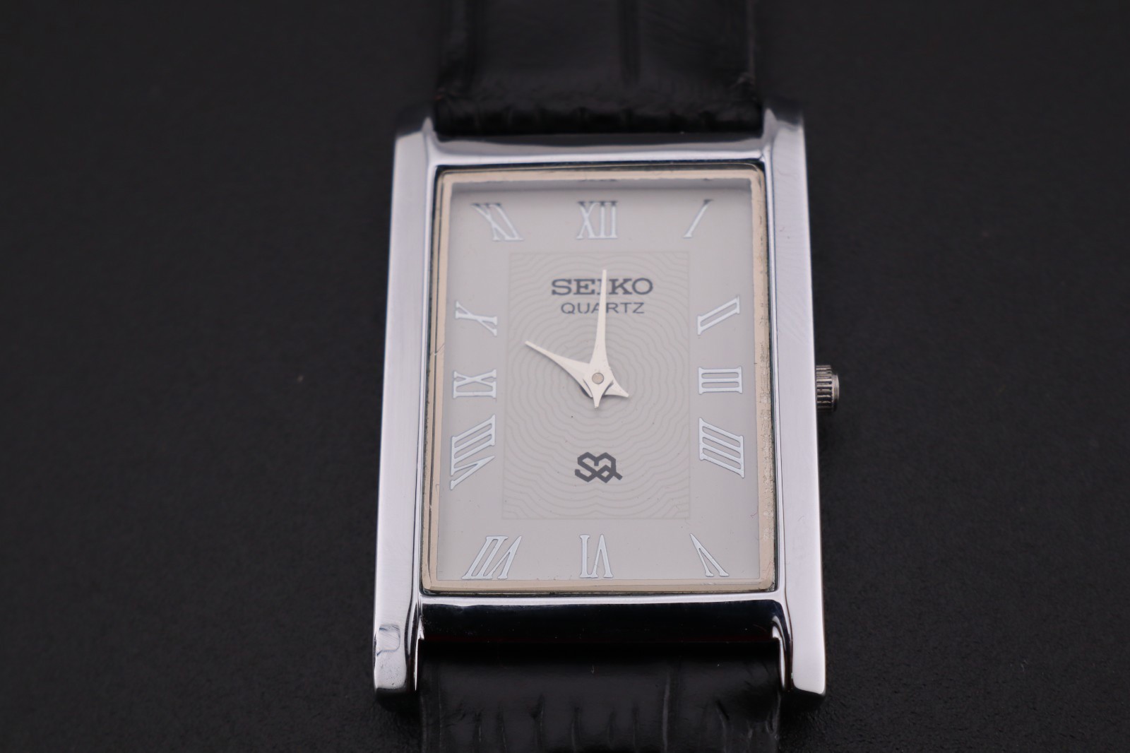 Vintage Seiko Slim White Dial Gentlemen’s Quartz Wrist Watch – FREE SHIPPING