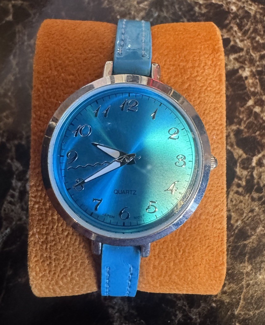 ⌚️⌚️Vintage Blue Quartze Pleather Band Women’s Watch⌚️⌚️