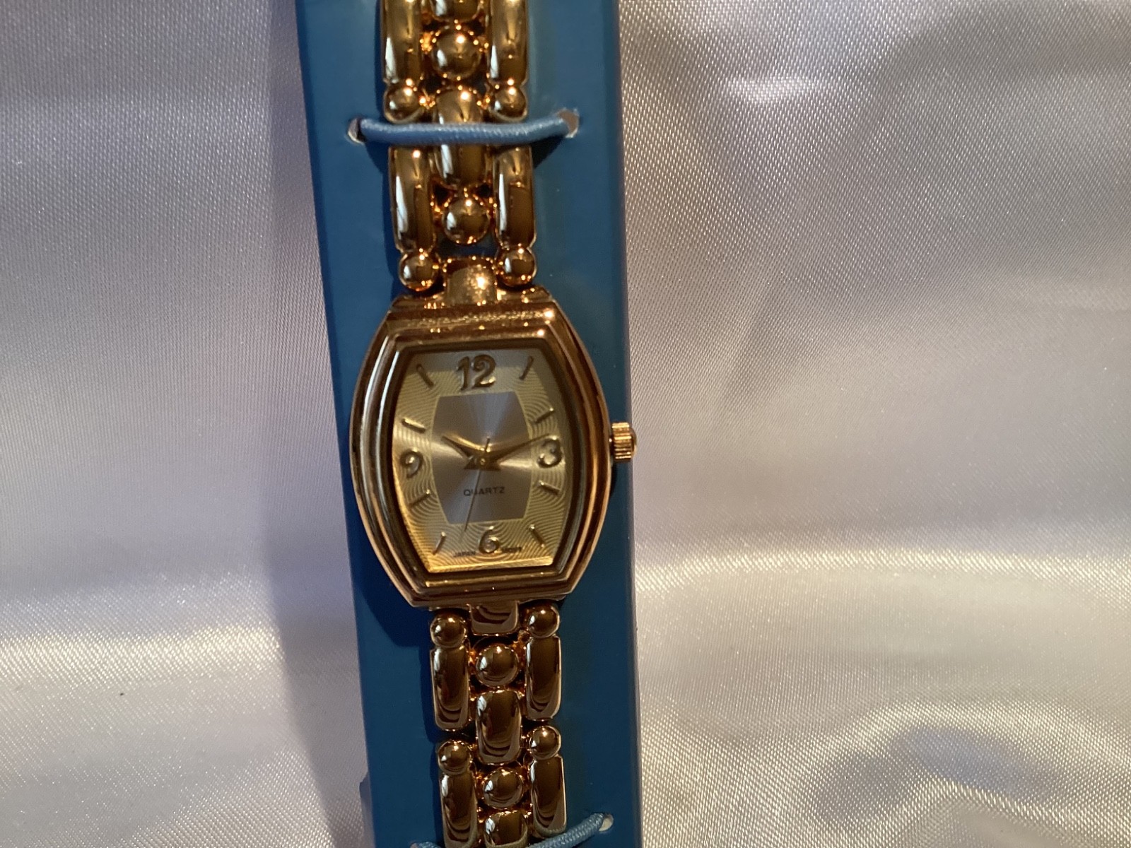 Vintage Avon Goldtone Classic Link Watch New in Box 8.5”