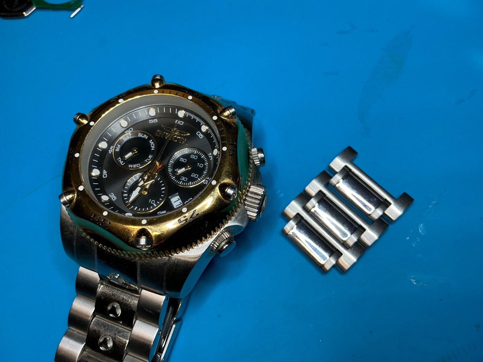 INVICTA Pro Diver 31604 Diver Watch, Screw Down Crown, Extra Links, New Battery