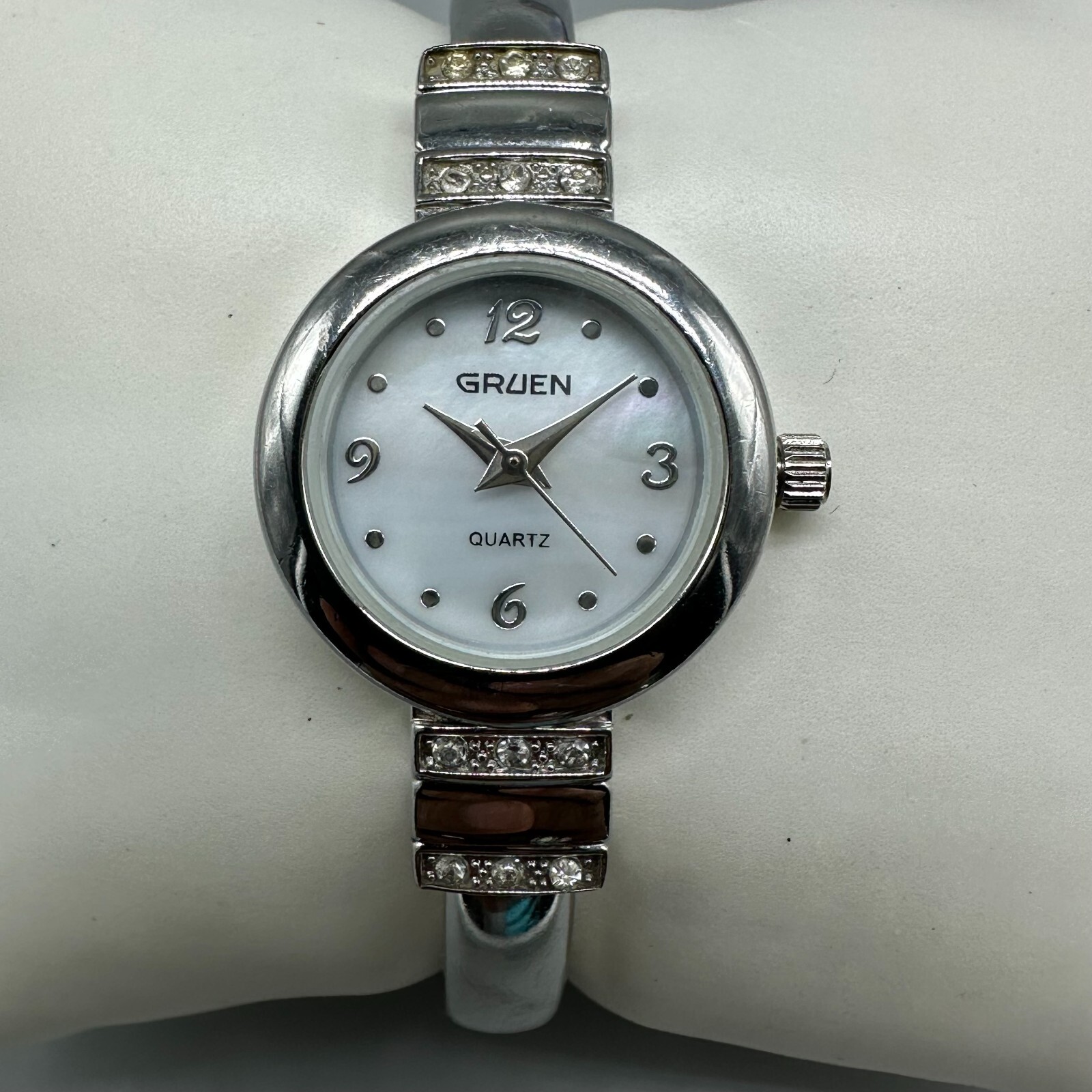 Gruen Watch Women Silver Tone White Mother of Pearl Dial New Battery 6.75 Inch