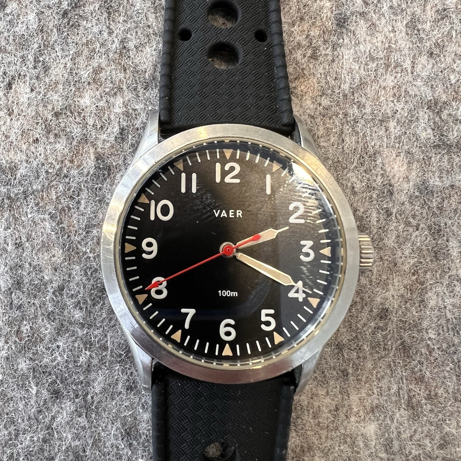Vaer Men’s Field Watch 35mm Quick Release Strap Screw Down Crown