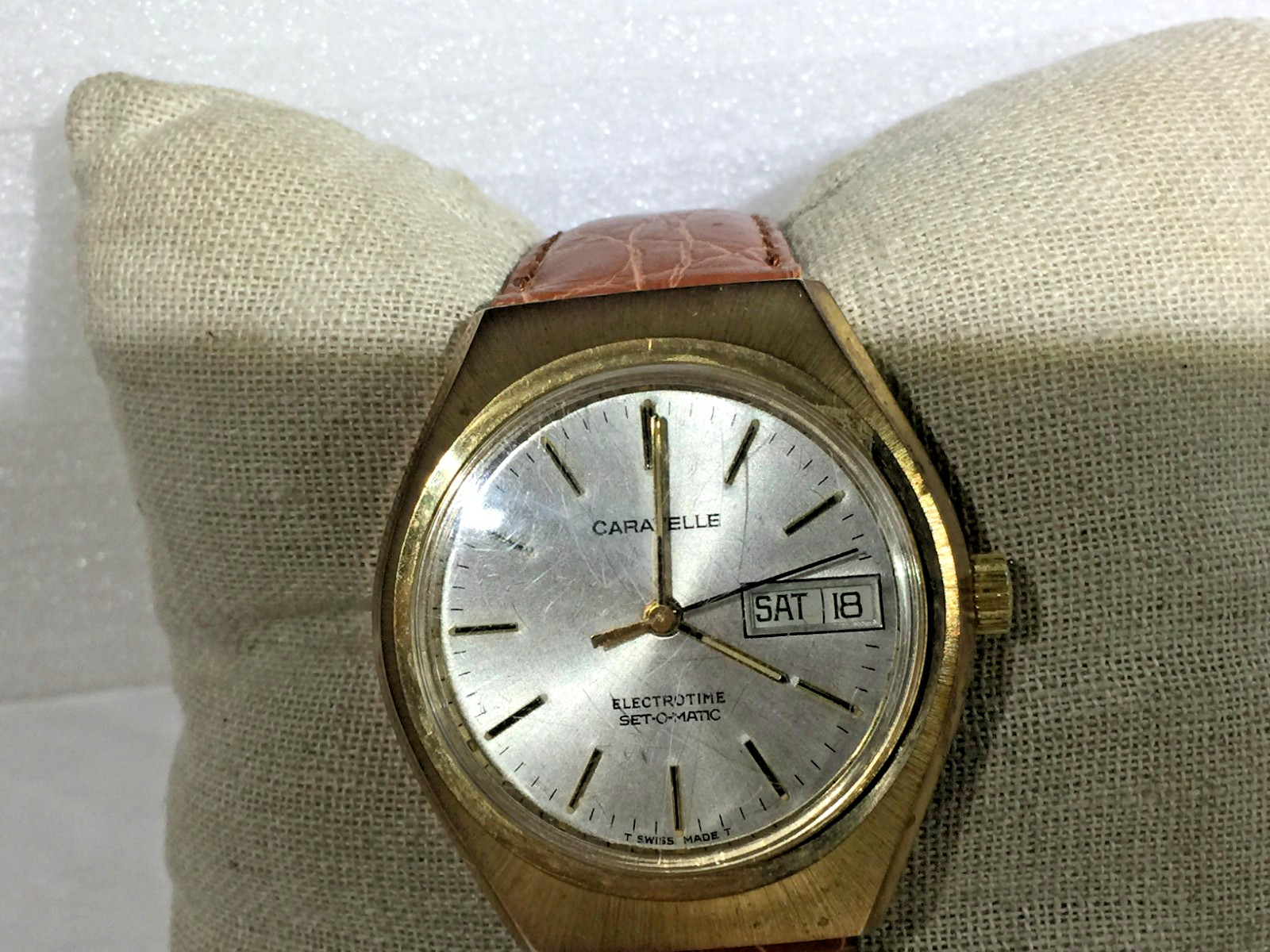 Vtg 1970’s Caravelle Electrotime Day Date Wristwatch Steel & Gold Tone 7J Works