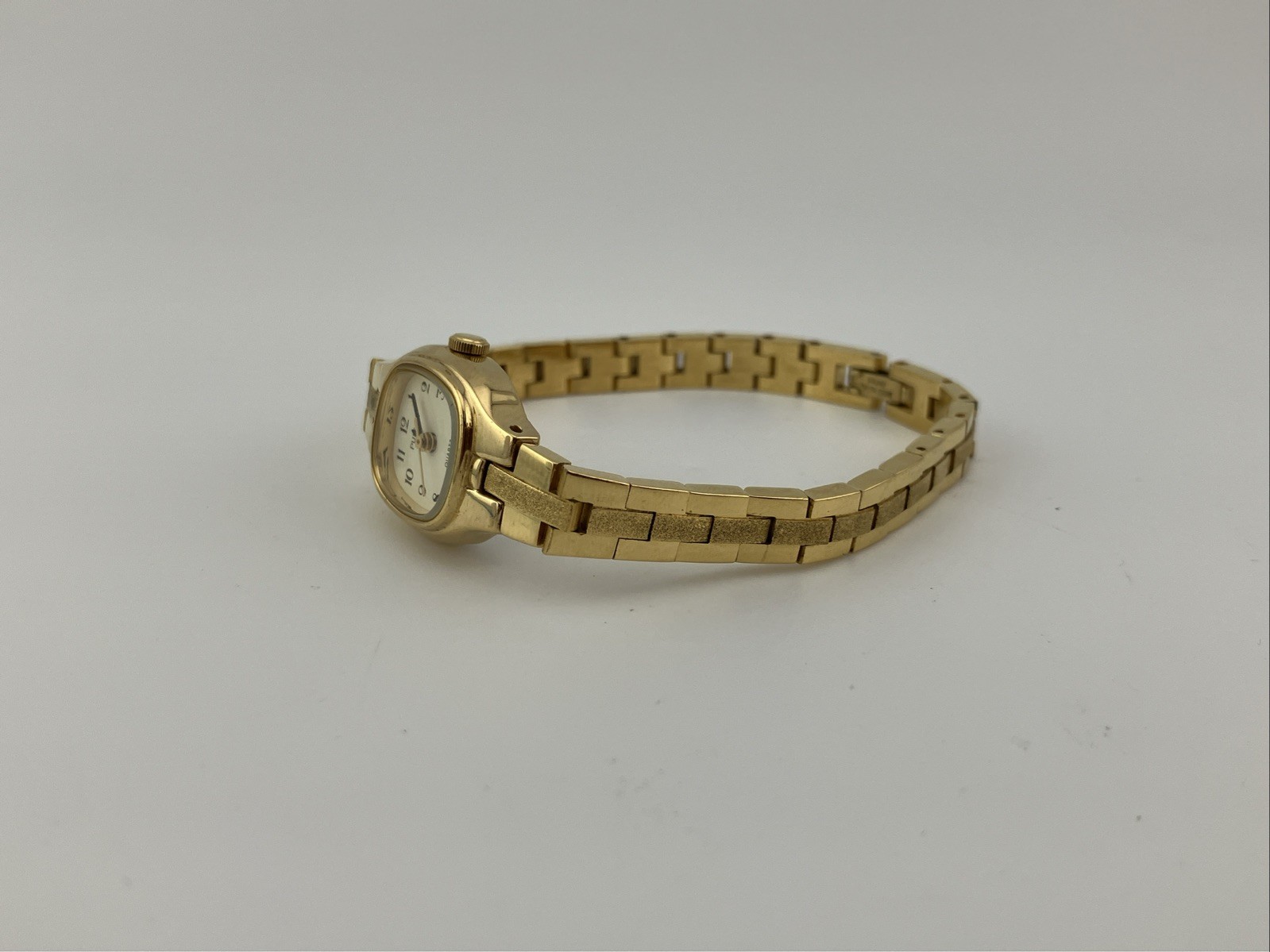Vtg Pulsar Ladies 16mm Dainty Watch Gold Tone White Dial 6.25″ V811-5300 -RUNS