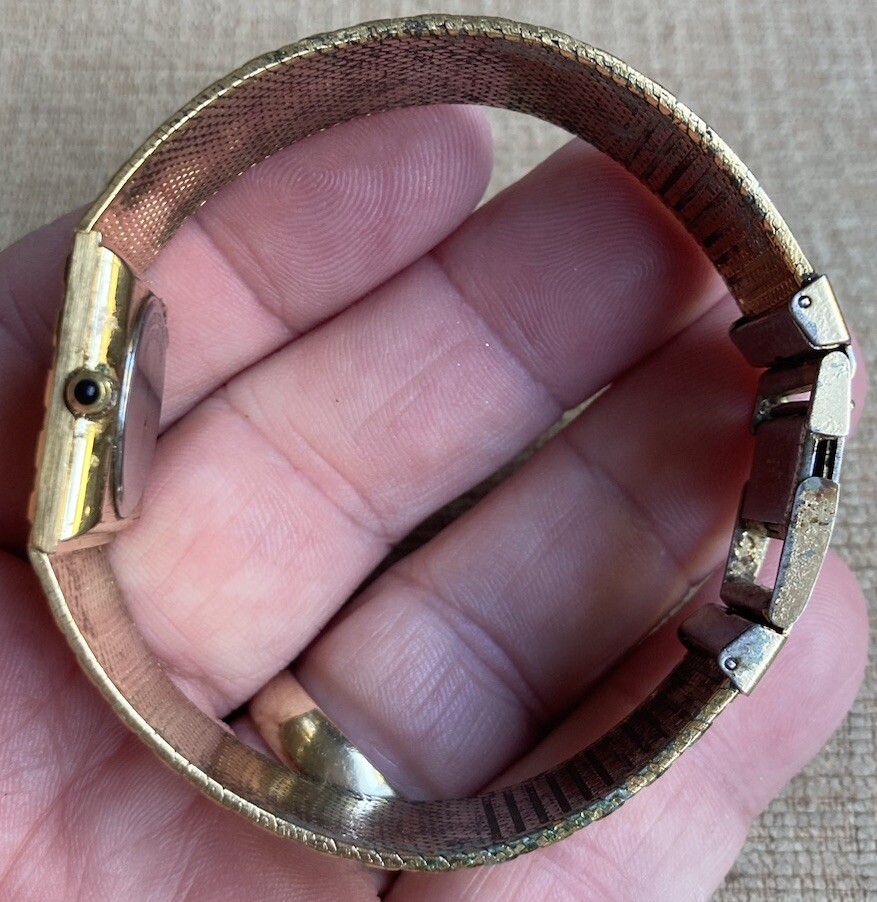 NOT WORKING Vintage Benrus Citation Tank Men’s Quartz Watch Gold Case Japan