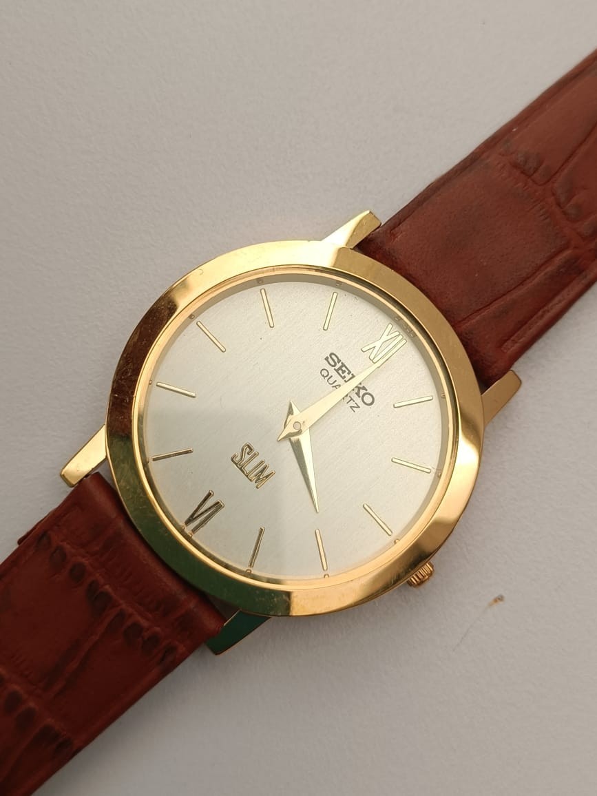 Vintage Seiko Quartz Japan Made White Dial Men’s Wrist Watch Looking Good