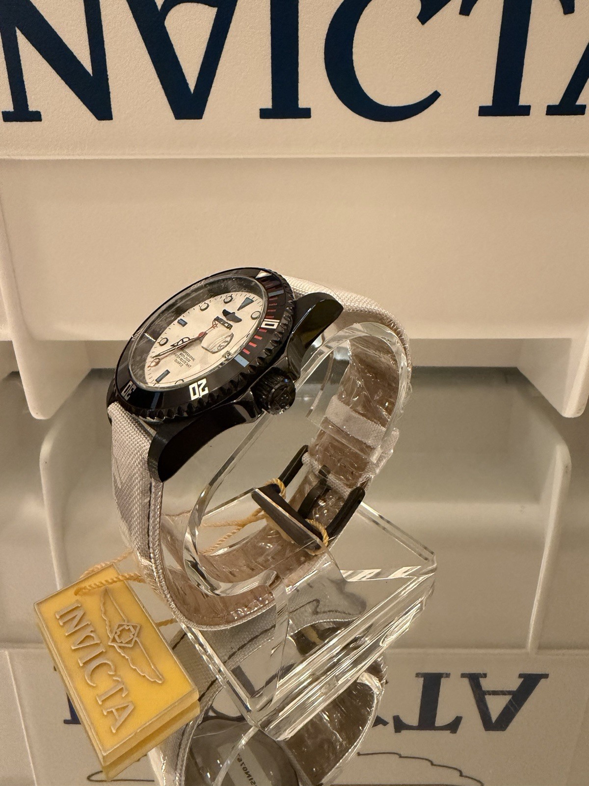 Invicta Pro Diver Exovian 42mm White/White Leather