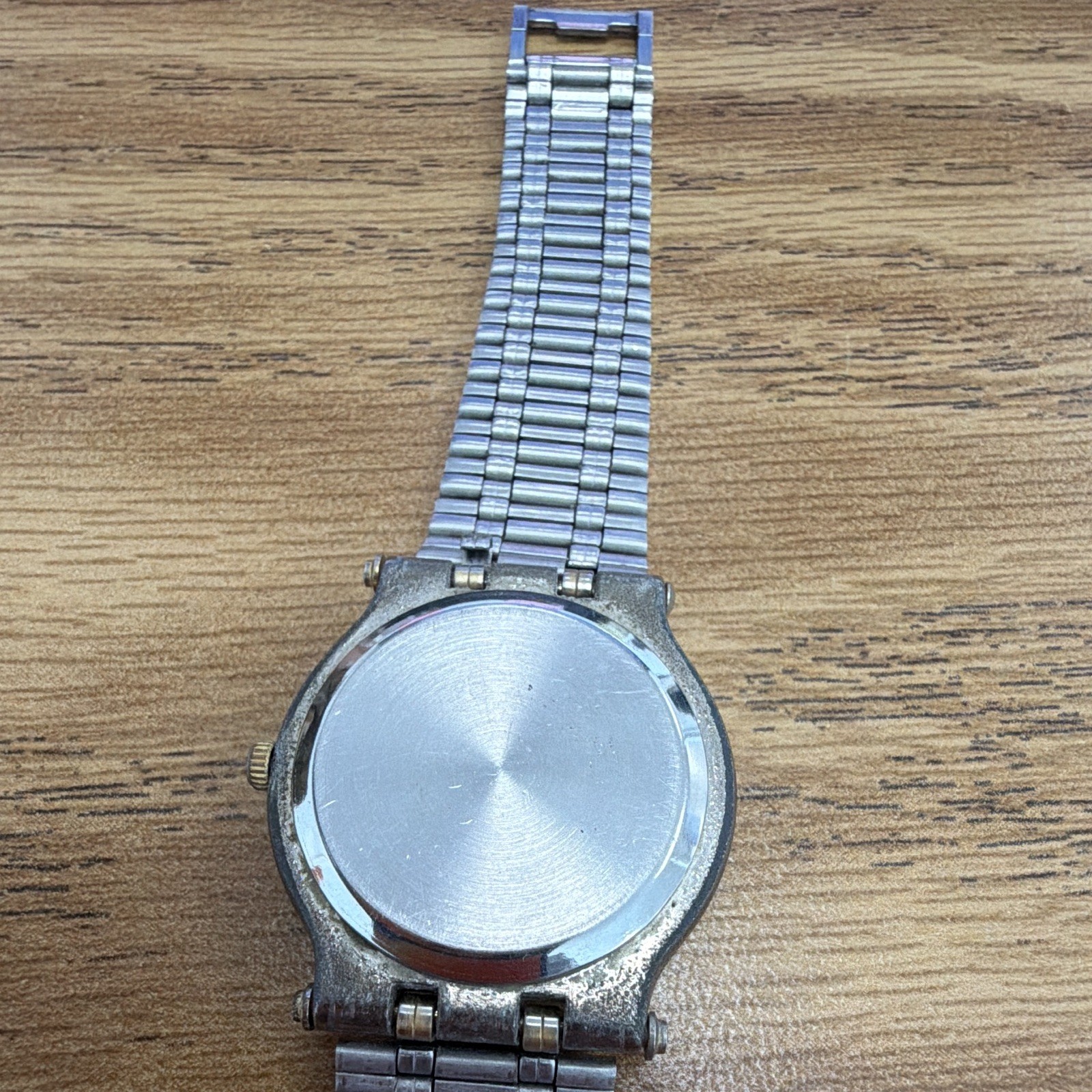Gucci 9040L Quartz Gold Dial Two-Tone Stainless Bracelet Date Vintage 26mm