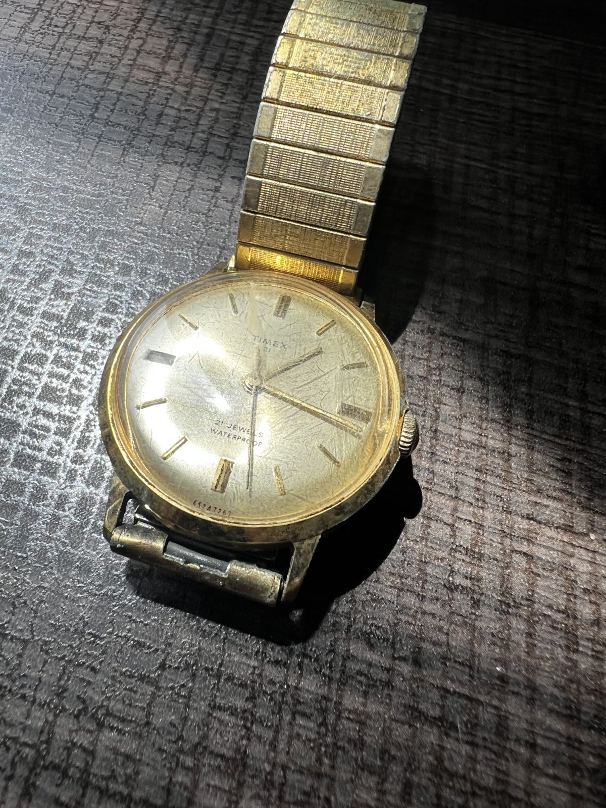 Timex 21 Jewels Men’s Manual Wind Watch 21J Water-Resistant Gold 34mm