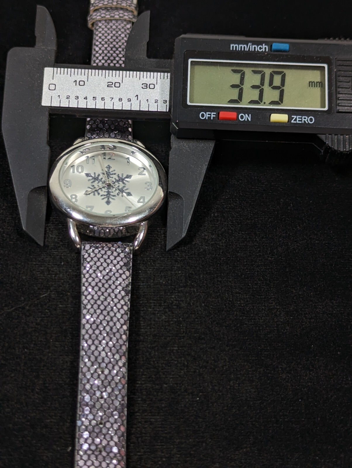 Silver Tone Snowflake Dial Round Case Shimmery Faux Leather Band Watch 7.25 In