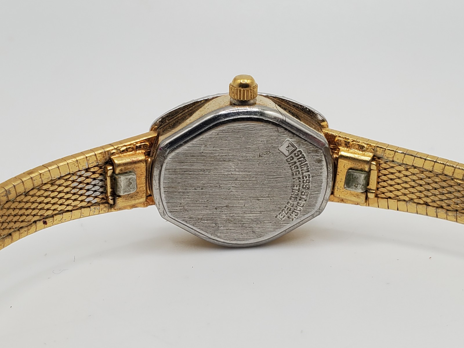 Vintage Helbros Ladies Gold Tone 16mm Oval Quartz Analog Watch New Battery