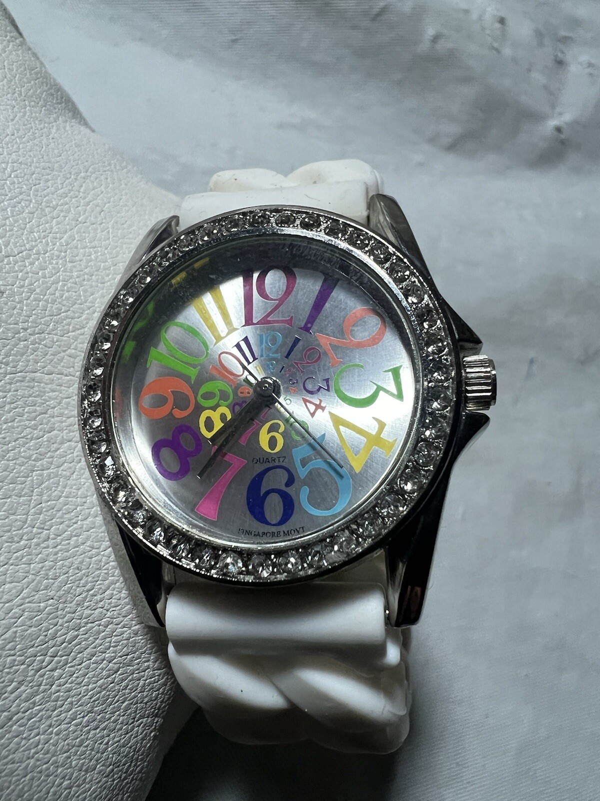 Watch ladies multicolor markers,Quartz, crystal Bezel, 32 mm case, white rubber