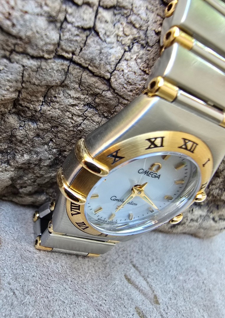 Authentic Ladies 18k Gold Stainless Omega Constellation Quartz Watch MOP Dial