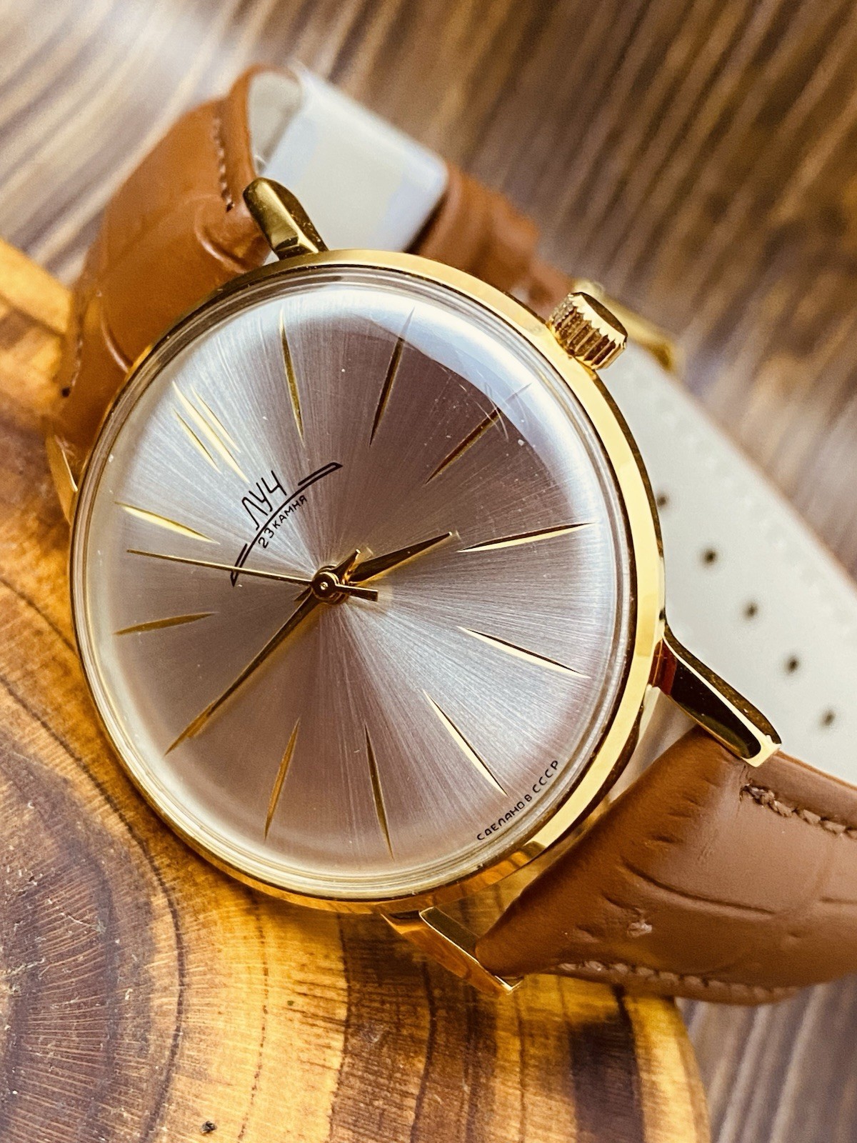 Luch de Luxe Ultra Slim Wrist Watch Soviet Men’s Vintage Mechanical Watch USSR