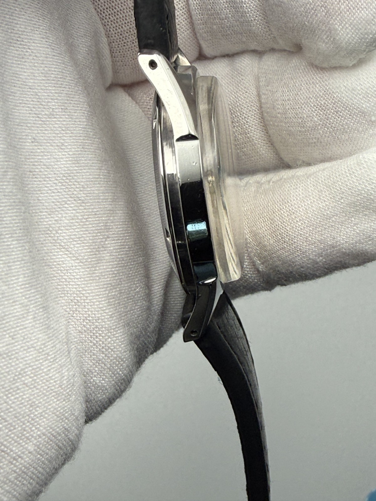 Vintage Certina 10J Swiss Mechanical Watch Stainless Steel Cream Dial 35mm