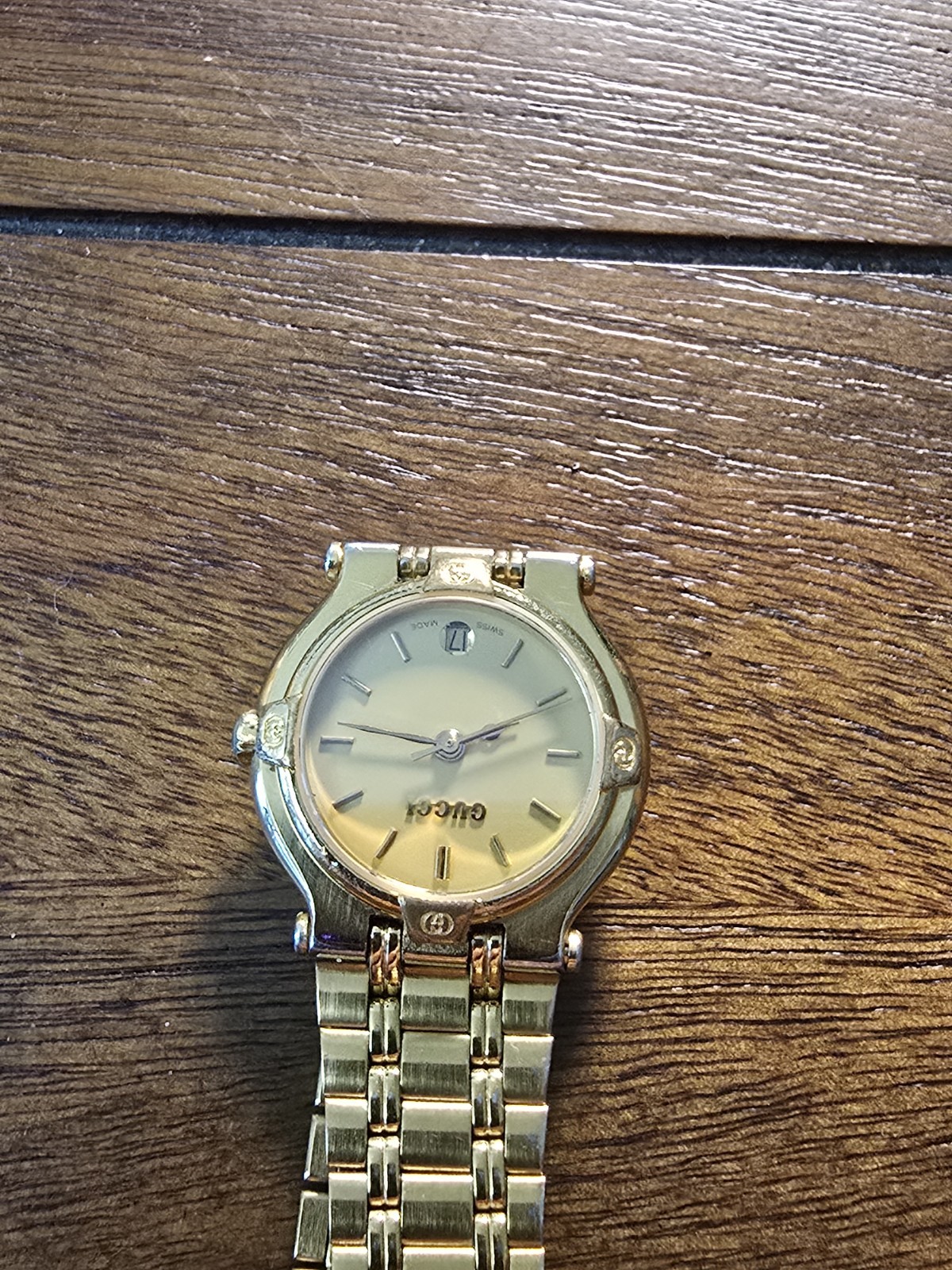 Vintage Gucci 9200L Swiss Made Gold Tone Women’s Watch Runs Great Original