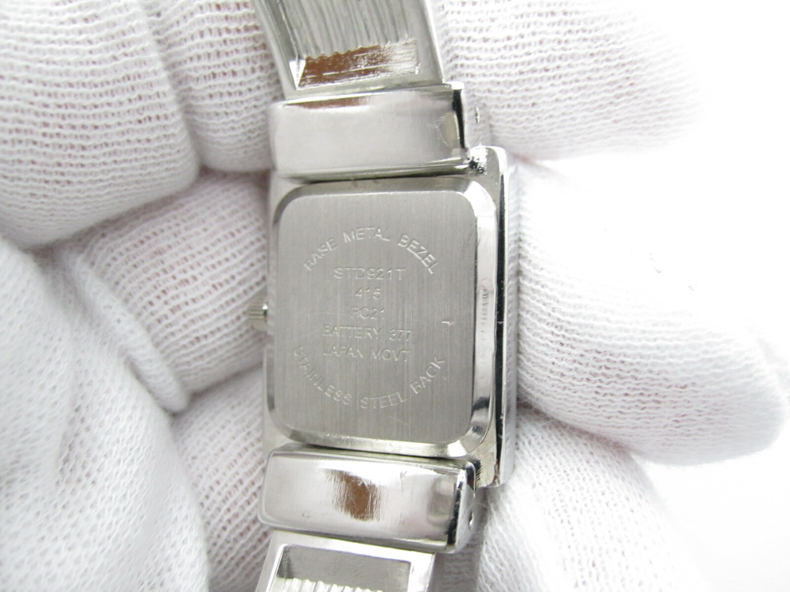 Women’s Studio Time Quartz Analog Dial Casual 23mm Bangle Watch (D667)