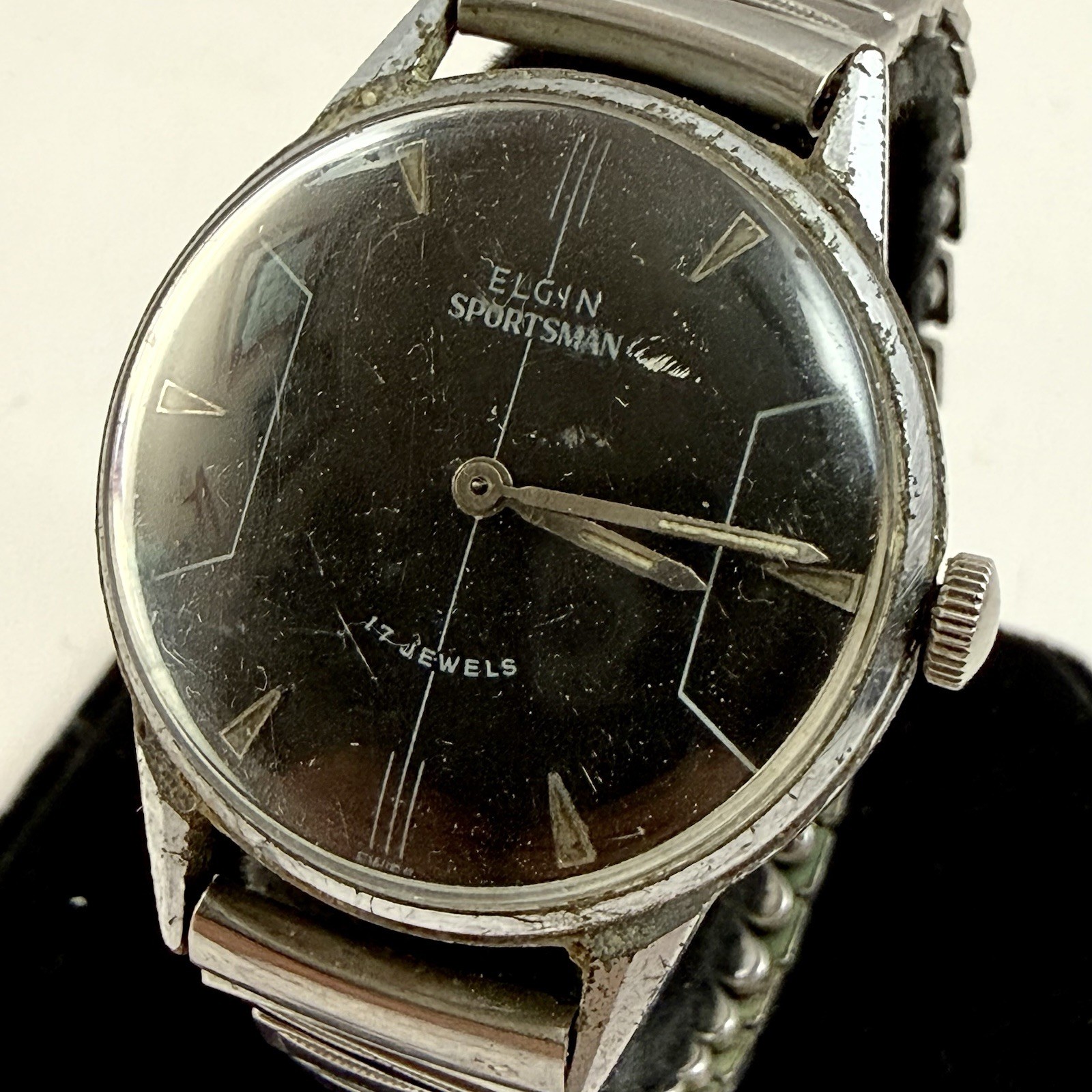 Elgin Sportsman 17 Jewels Black Dial. Wrist Watch RUNS