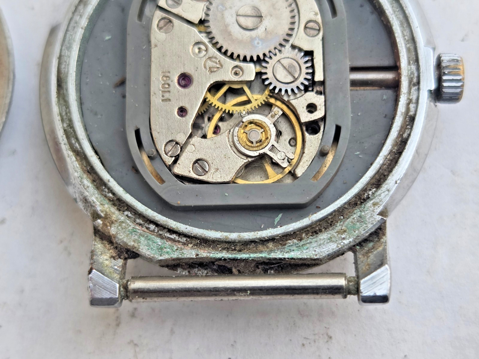 Russian mechanical Wristwatch Watch Luch . Made in Belarus .