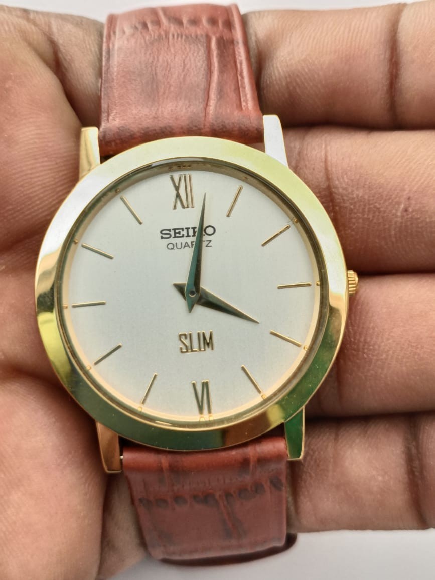 Vintage Seiko Quartz Japan Made White Dial Men’s Wrist Watch Looking Good