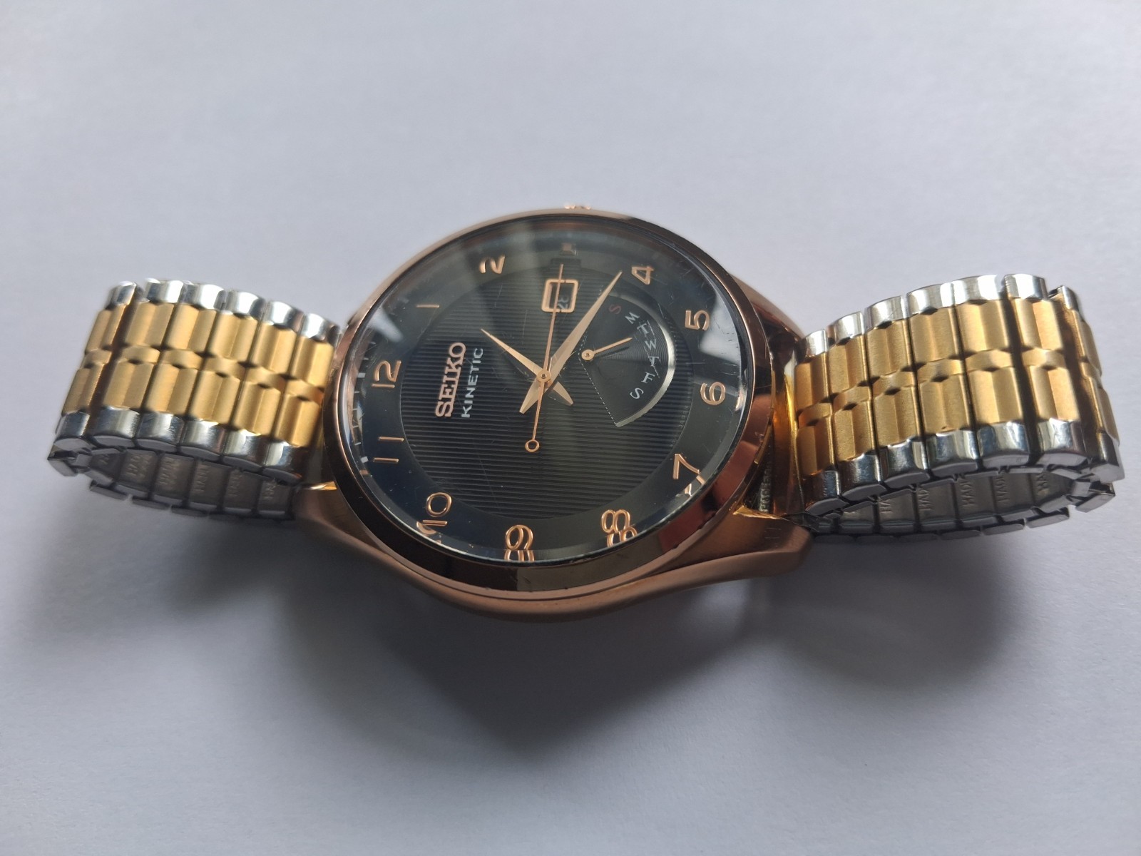 Seiko Neo Classic Kinetic 5M84-0AC0 – Rose Gold / Black Dial – Fully Tested