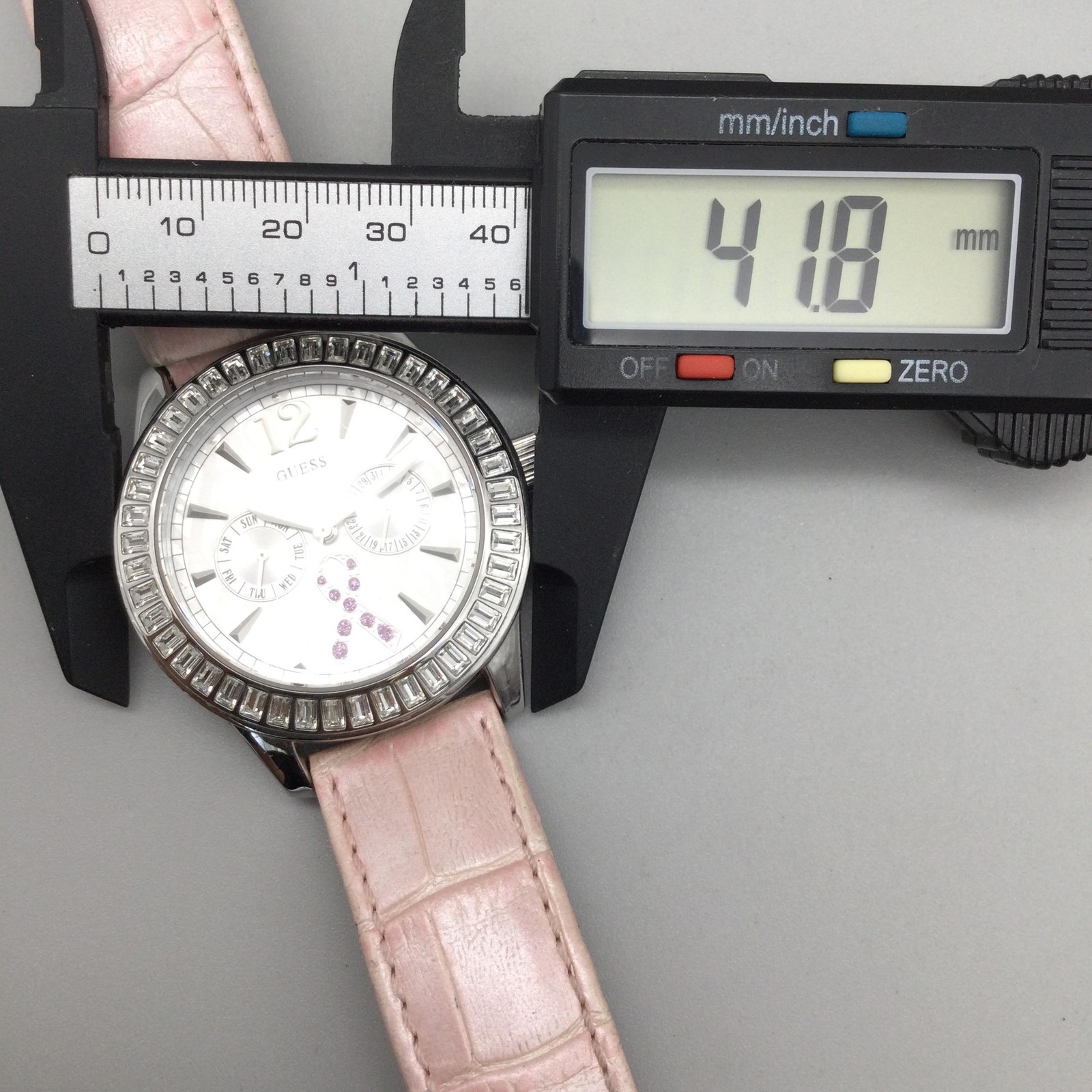 Guess Womens Watch 42mm Breast Cancer Awareness Leather Day Date New Battery