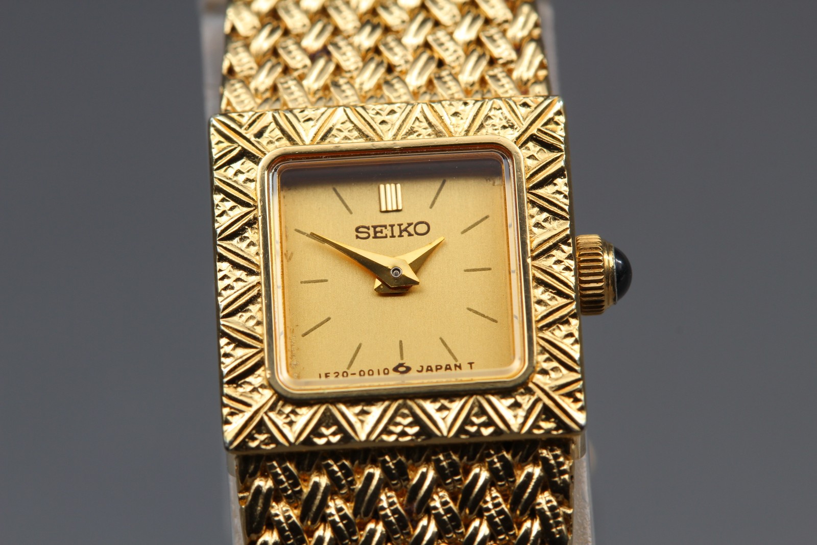 Vintage 1993 Near MINT Seiko 1E20-5000 Gold Square 13mm Quartz Ladies Watch