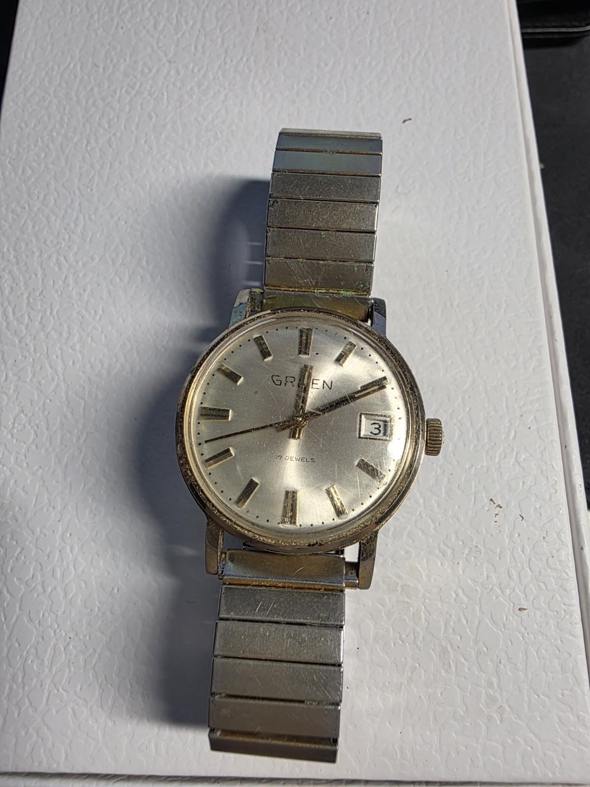 1960s Gruen 17J Mechanical Date Watch 33mm Silver Sunburst Dial Runs Vintage